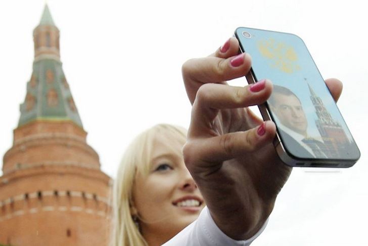 Nước bạn Nga Ngố cấm bán iPhone nếu không thực hiện kỳ quặc này